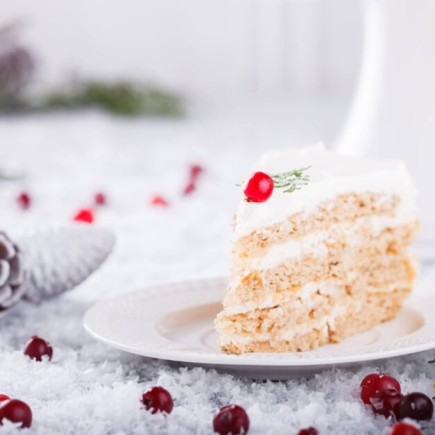 christmas-baking-cake-RAKX8DV (1)