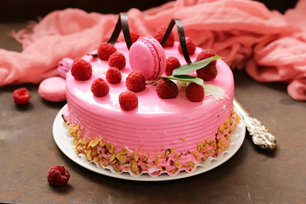 Cake-with-raspberries-RBX2T9Y (1)