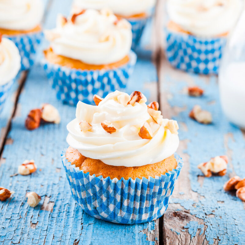 homemade-carrot-cupcakes-PAKRRYT